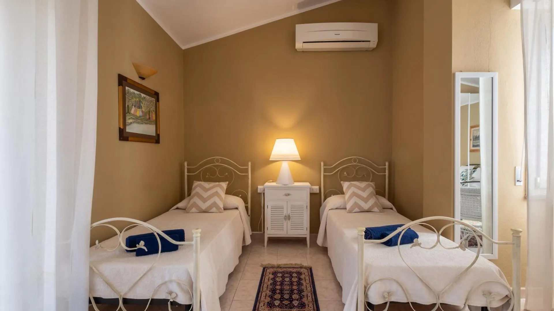 Elegante Villa Lu' Centro Citta A 10 Minuti Dal Mare Cagliari Italy