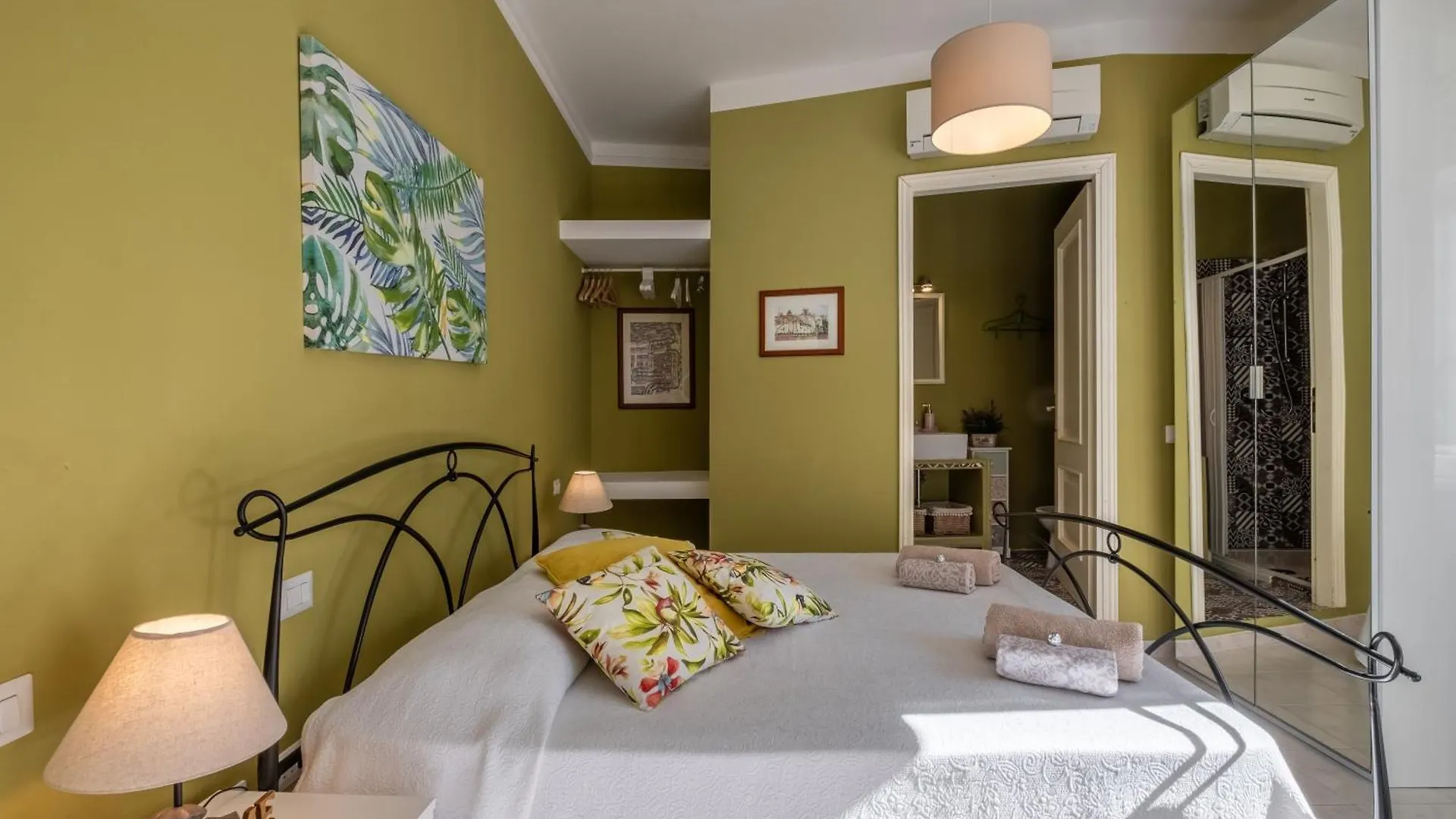 Elegante Villa Lu' Centro Citta A 10 Minuti Dal Mare Cagliari 0*,  Italy